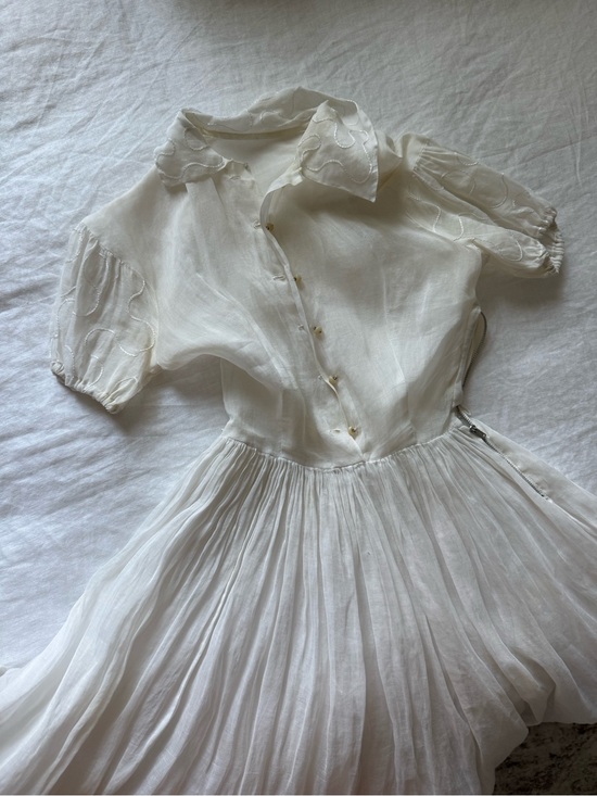 Dresses & Skirts - XS true vintage Sheer Ivory Button-Front Pleated Dress
